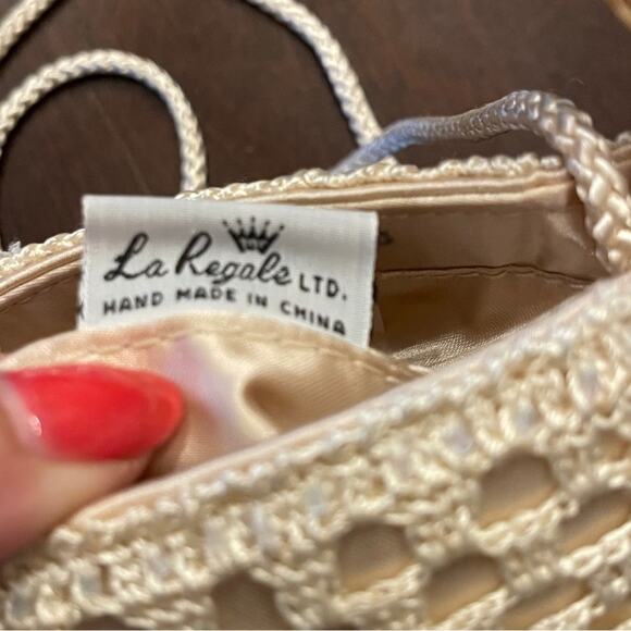 La Regale small beaded vinatge bag purse. Macrame vintage boho braided strap - Picture 4 of 4